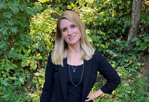 Lake Drive Books Welcomes Recovery Expert Caroline Beidler